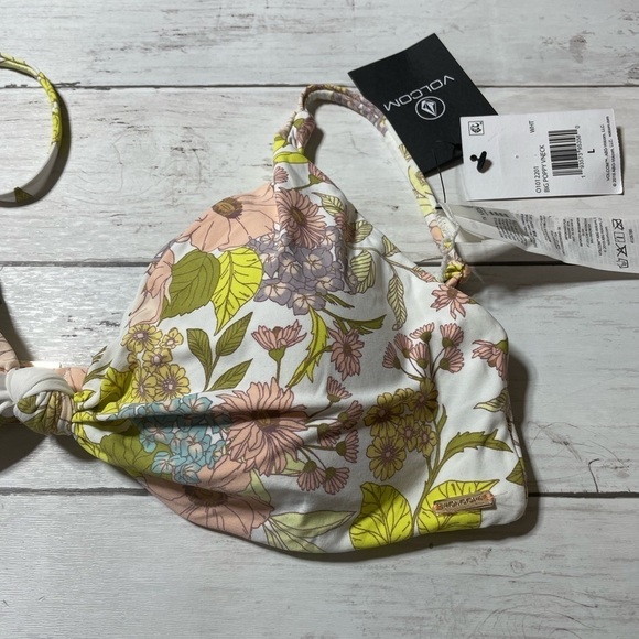 Volcom
Women's Big Poppy V Neck Bikini Top L cottage core boho sexy slimming - Picture 6 of 9